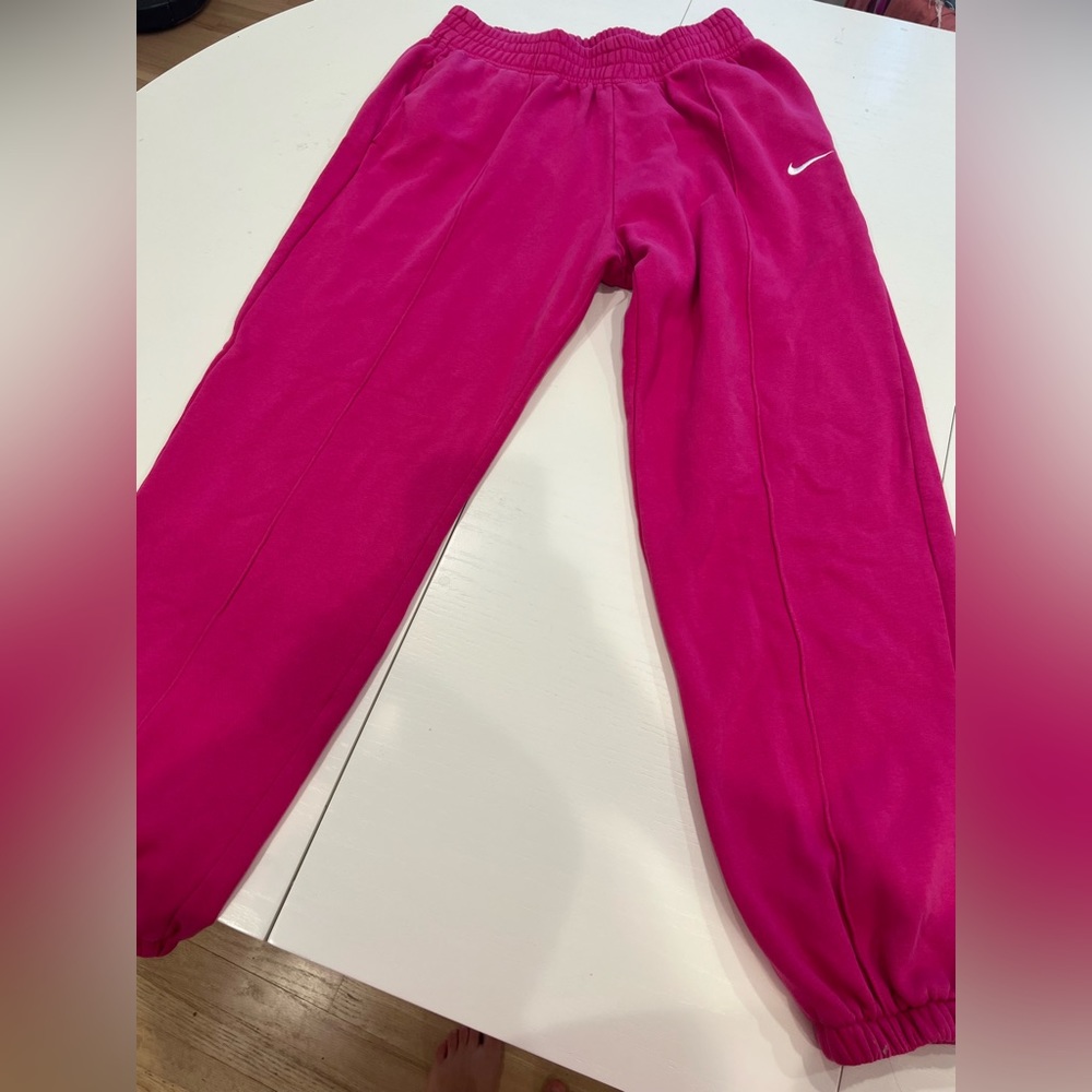 Nike hot pink sweat pants never worn size medium
